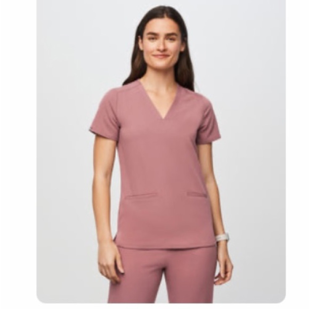 Figs scrubs mauve Casma top size M